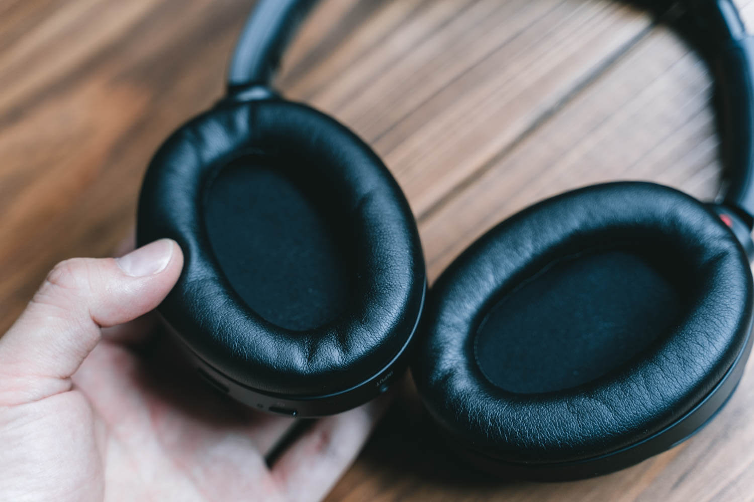 SONY「WH-1000XM3」レビュー！ 装着感も音質も最高のノイズキャンセ