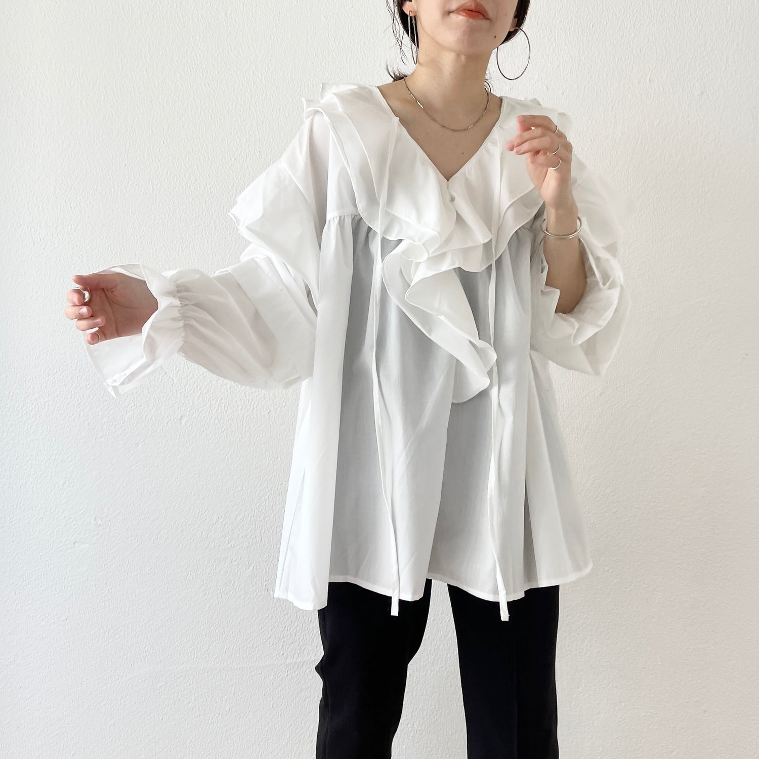big collar frill blouse / white （ビッグカラーフリルブラウス