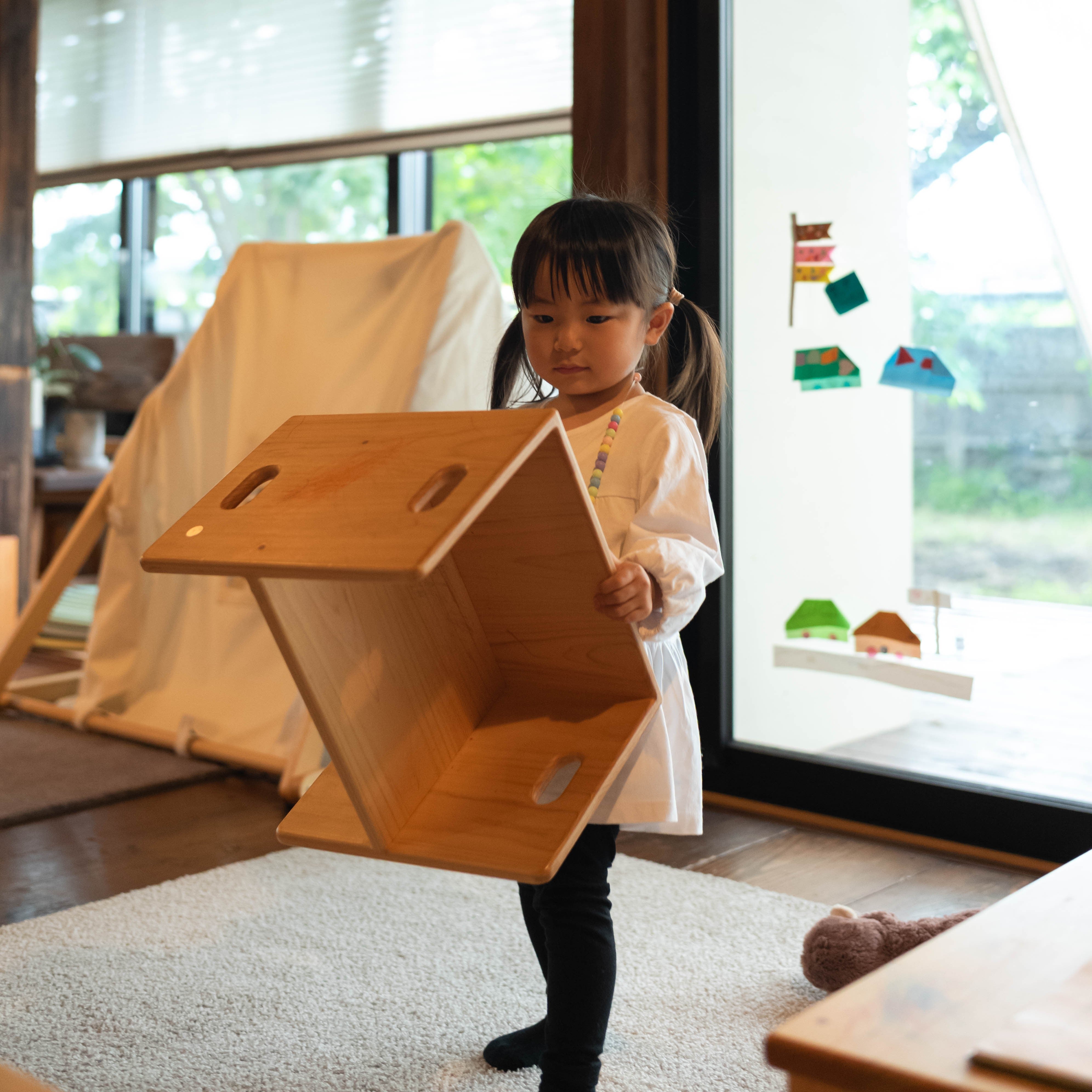 1歳お祝い家具セット｜絵本たて×変化いす×花テーブル｜国産木の子ども