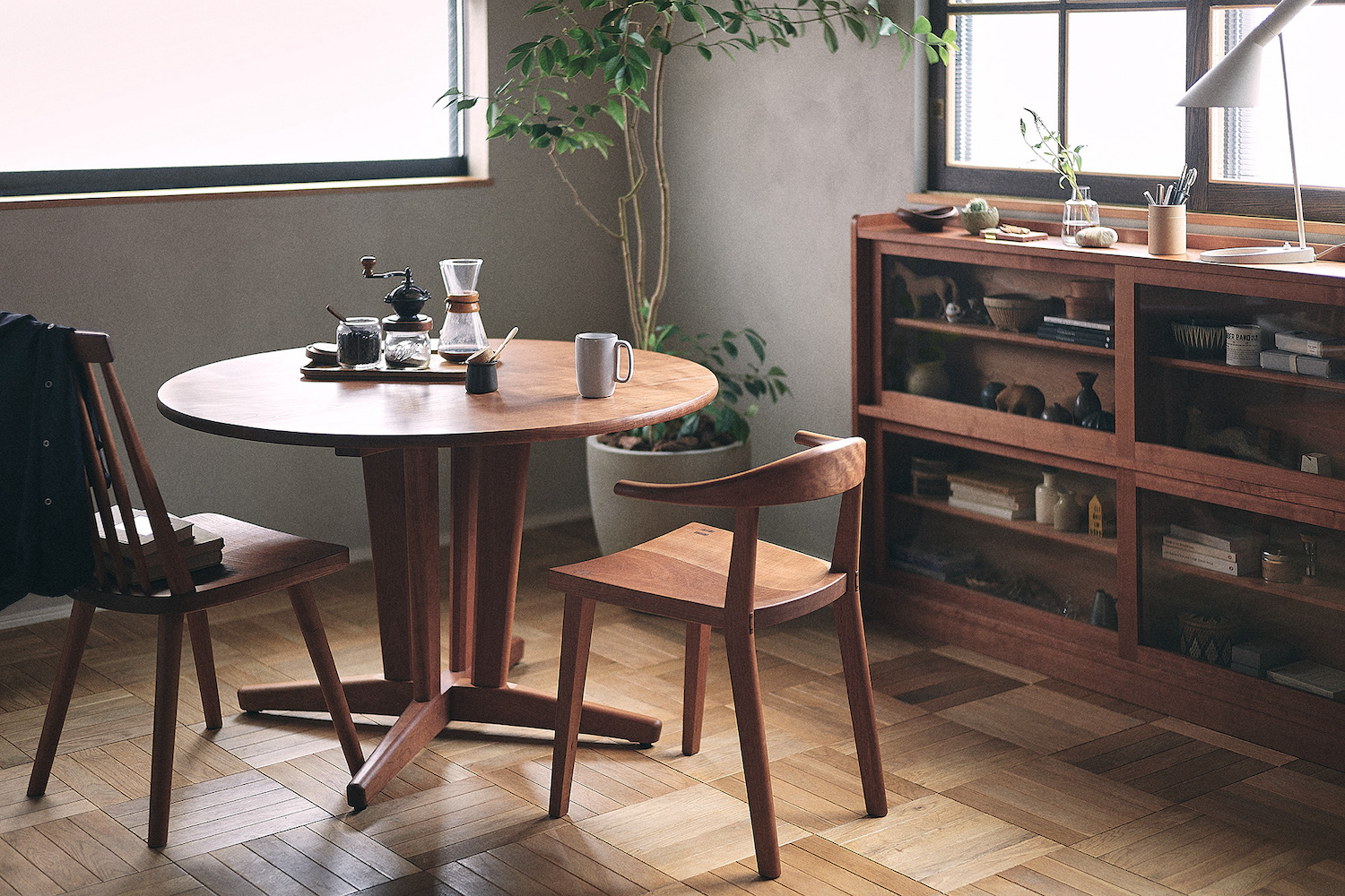 円テーブルを囲む暮らし | ウッドユウライクカンパニー | WOOD YOU