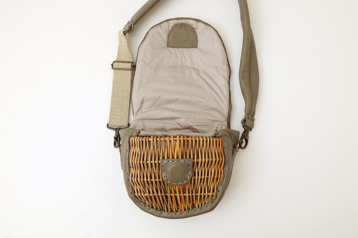 ebagos エバゴス フニュ・ボディバッグS