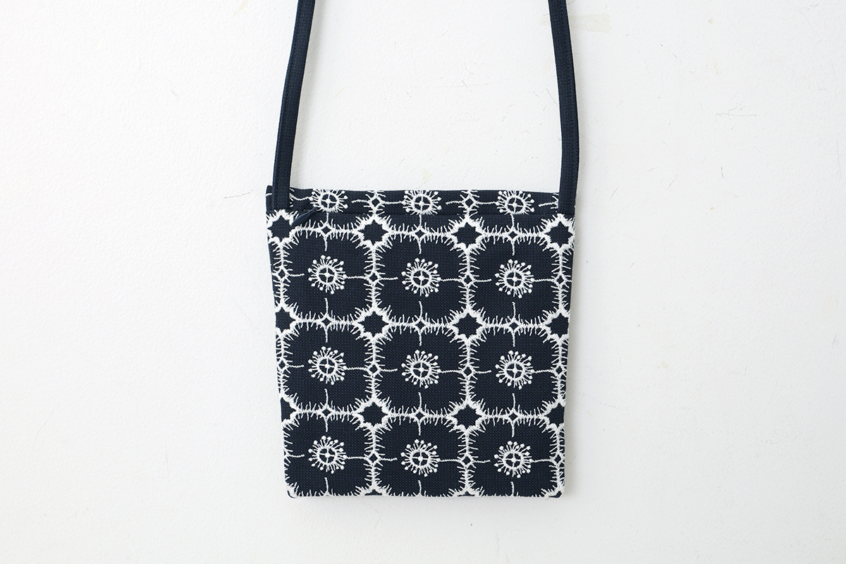 mina perhonen ミナぺルホネン anemone pocket bag