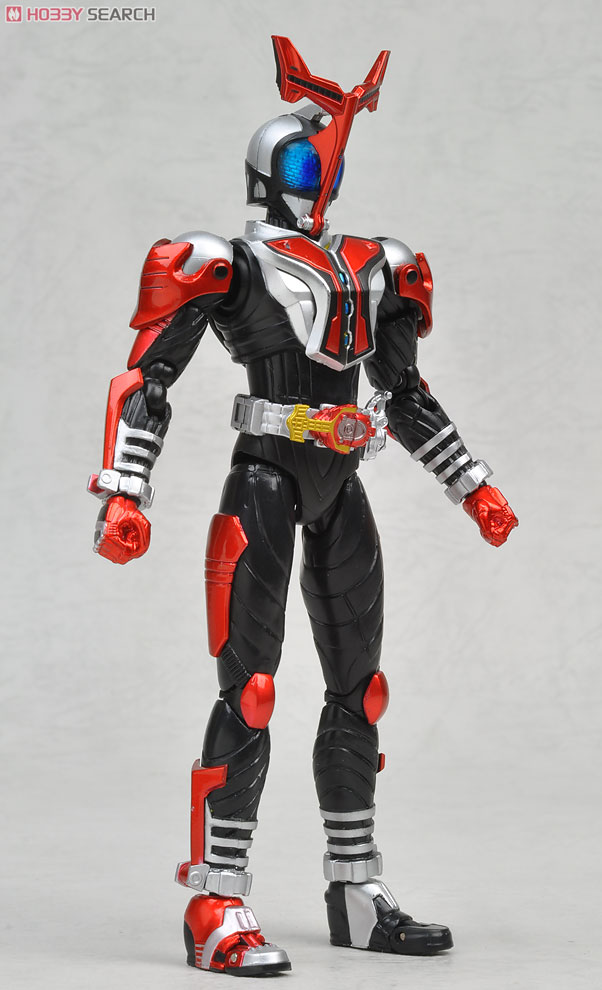 S.H.フィギュアーツ 仮面ライダーカブト ハイパーフォーム (完成品