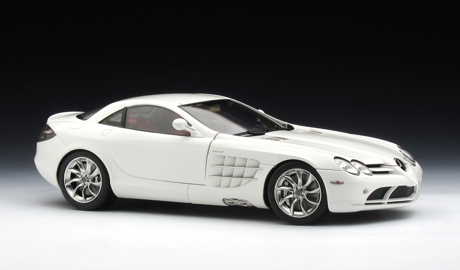 タミヤ 1/24「メルセデス・ベンツ SLR マクラーレン」プラモデル制作記
