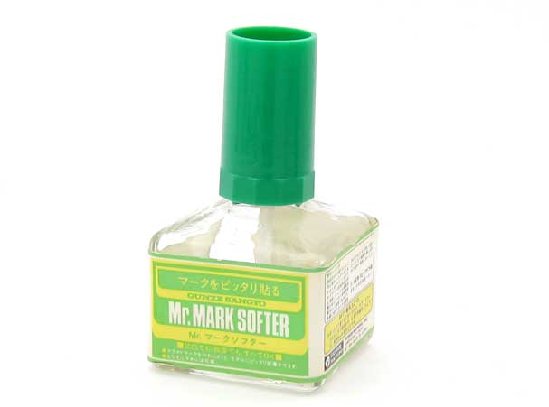 プラモデルのデカールを貼るのに必要なマテリアル