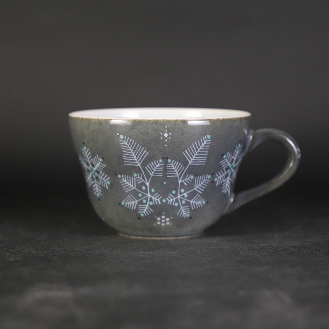 十四代今泉今右衛門 作 色絵薄墨墨はじき雪文碗皿 – ギャラリー一番館