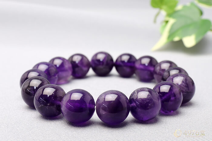 アメジスト ビーズブレスレット 紫色 14mm 濃い紫色です アメジスト