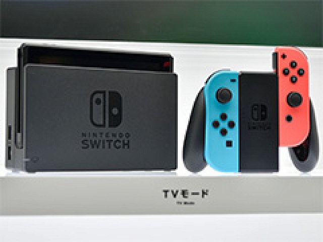 写真で見る「Nintendo Switch」。本体やドックだけでなく，専用ゲーム