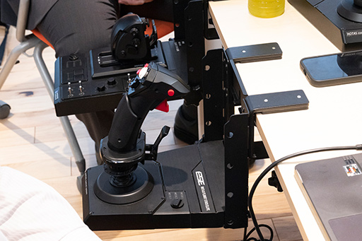 ホリと「War Thunder」が本気で作った本格派フライトスティック「HOTAS