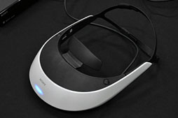 ソニー，720p＆立体視対応ヘッドマウントディスプレイの新型「HMZ-T2