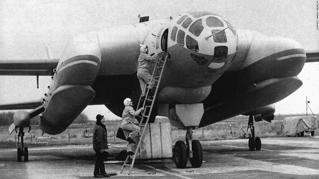 旧ソ連の幻の「空飛ぶ怪物」、垂直離陸水陸両用機VVA14 - CNN.co.jp