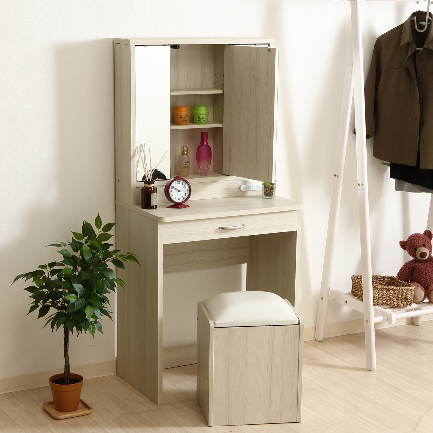 コスメがたっぷり収納できる ドレッサー(三面鏡)スツール付きの詳細