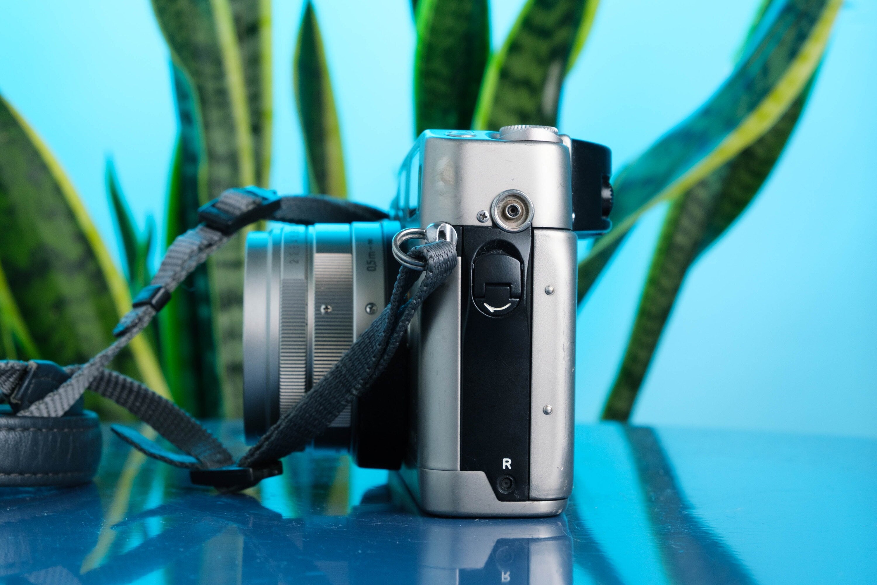 Contax G2 35mm Rangefinder Point and Shoot Film Camera + Carl