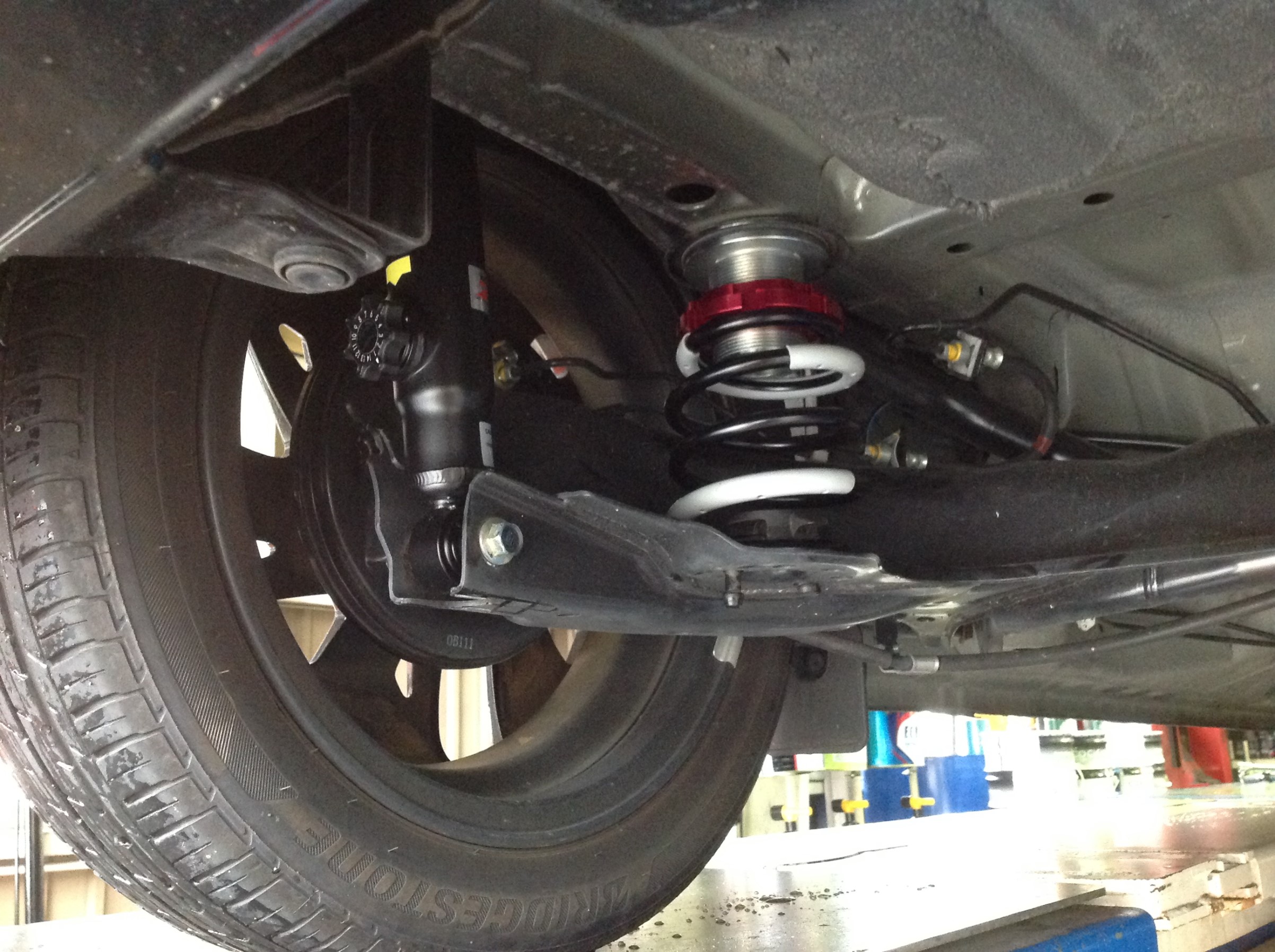 JF3 N-BOX Customさん、tanabe SUSTEC PRO ZT40 車高調装着です