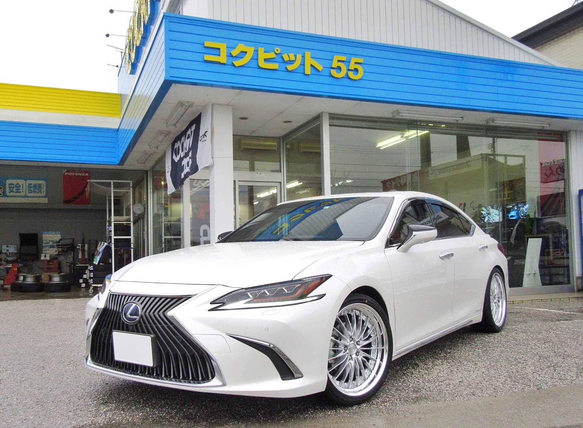 さりげない大人のカスタマイズ！レクサスES300h＆ WORK SCHWERT