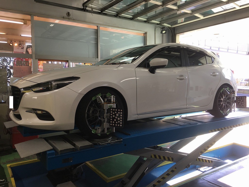 MAZDAアクセラスポーツTEINフレックスZ・EDFCアクティブプロ装着