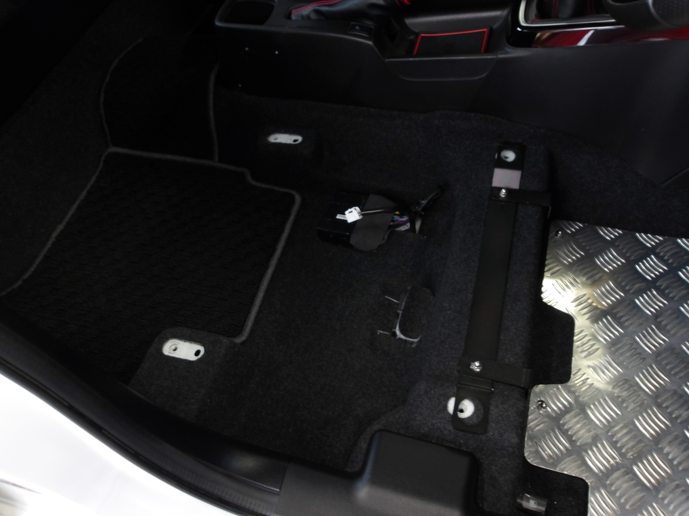 スイフトスポーツ（ZC33S）レカロ製リクライニングスポーツシート「SR