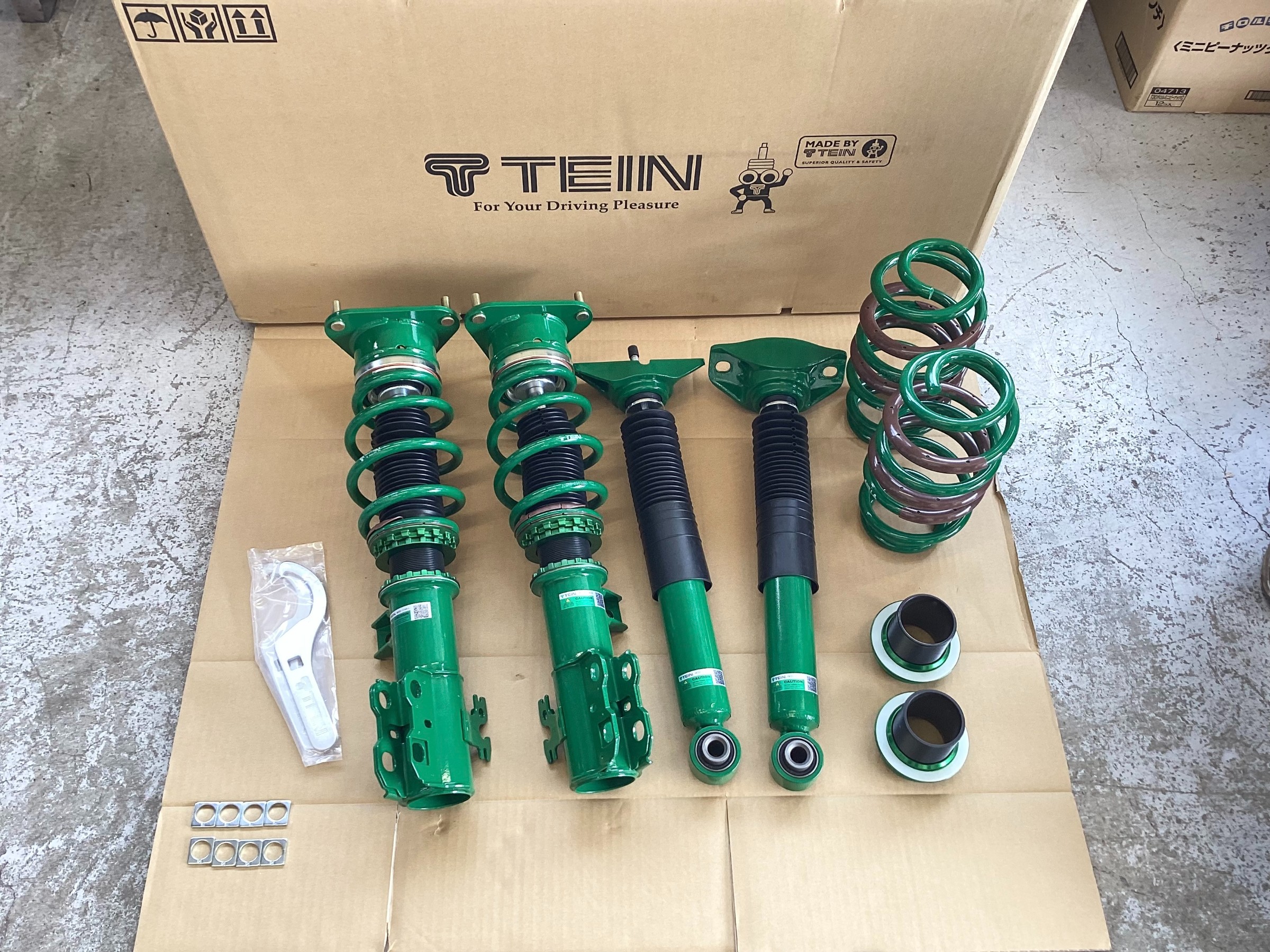 プリウス ZVW51 TEIN車高調＆EDFC5取り付けます。 | トヨタ プリウス