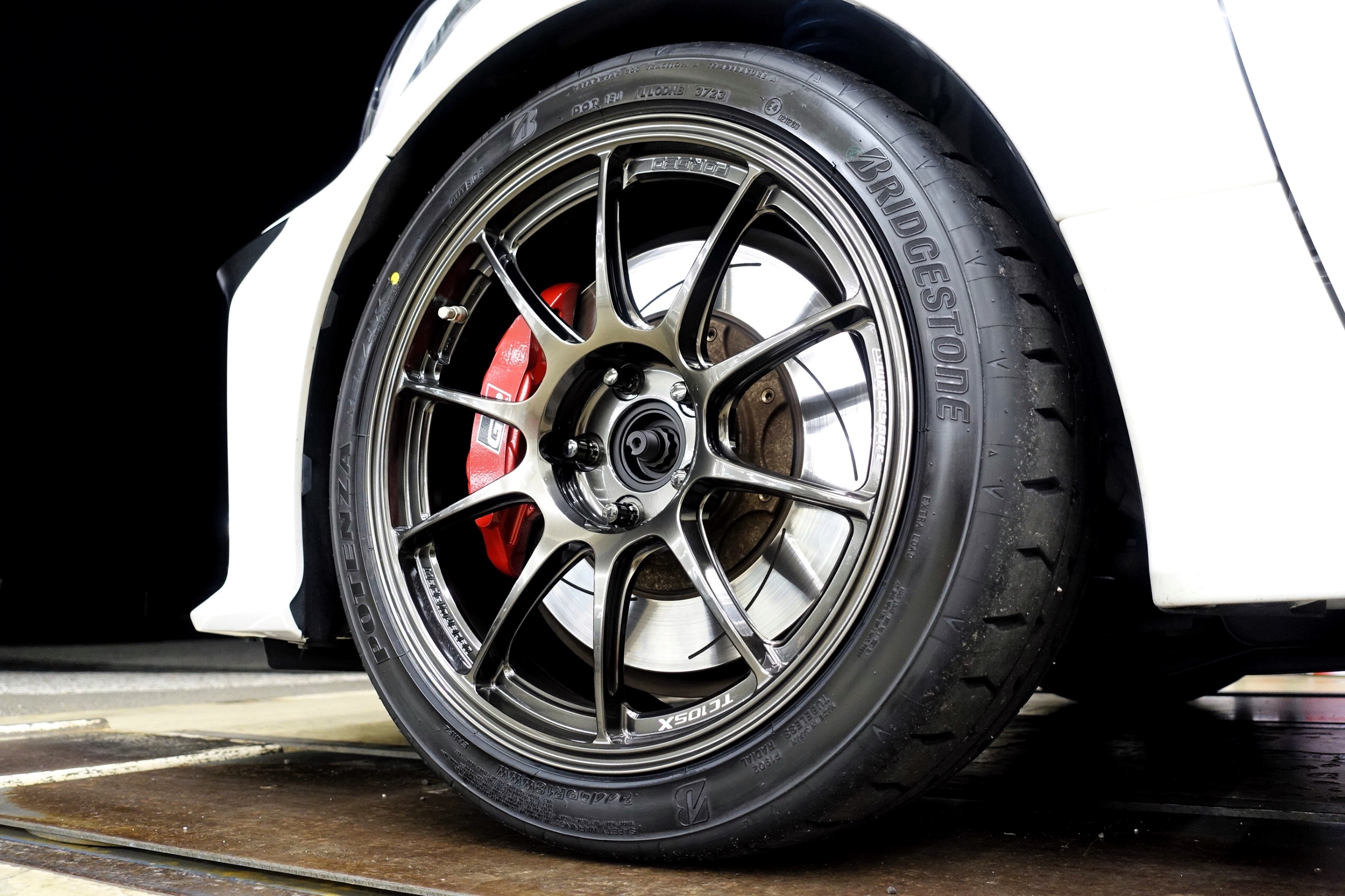 軽さだけじゃない“鍛造”という選択！トヨタ GRヤリス（GXPA16）に