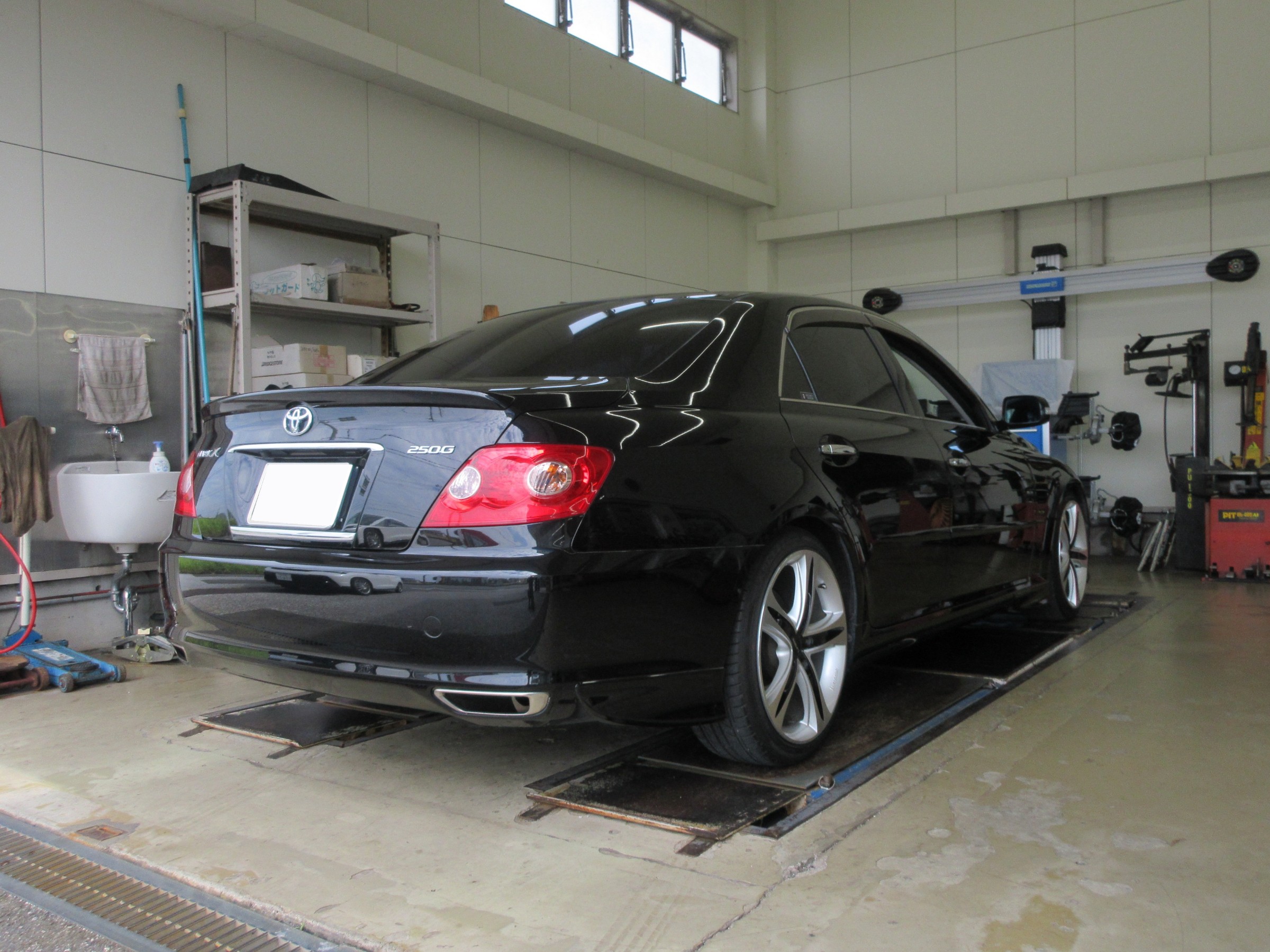 車高調の違いは色だけじゃないんですトヨタ マークX（GRX120）に「TEIN