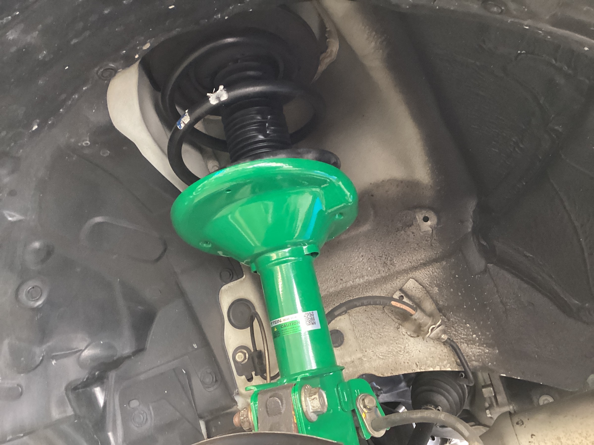 レヴォーグGTS VM4 ショックアブソーバー交換します！ | スバル