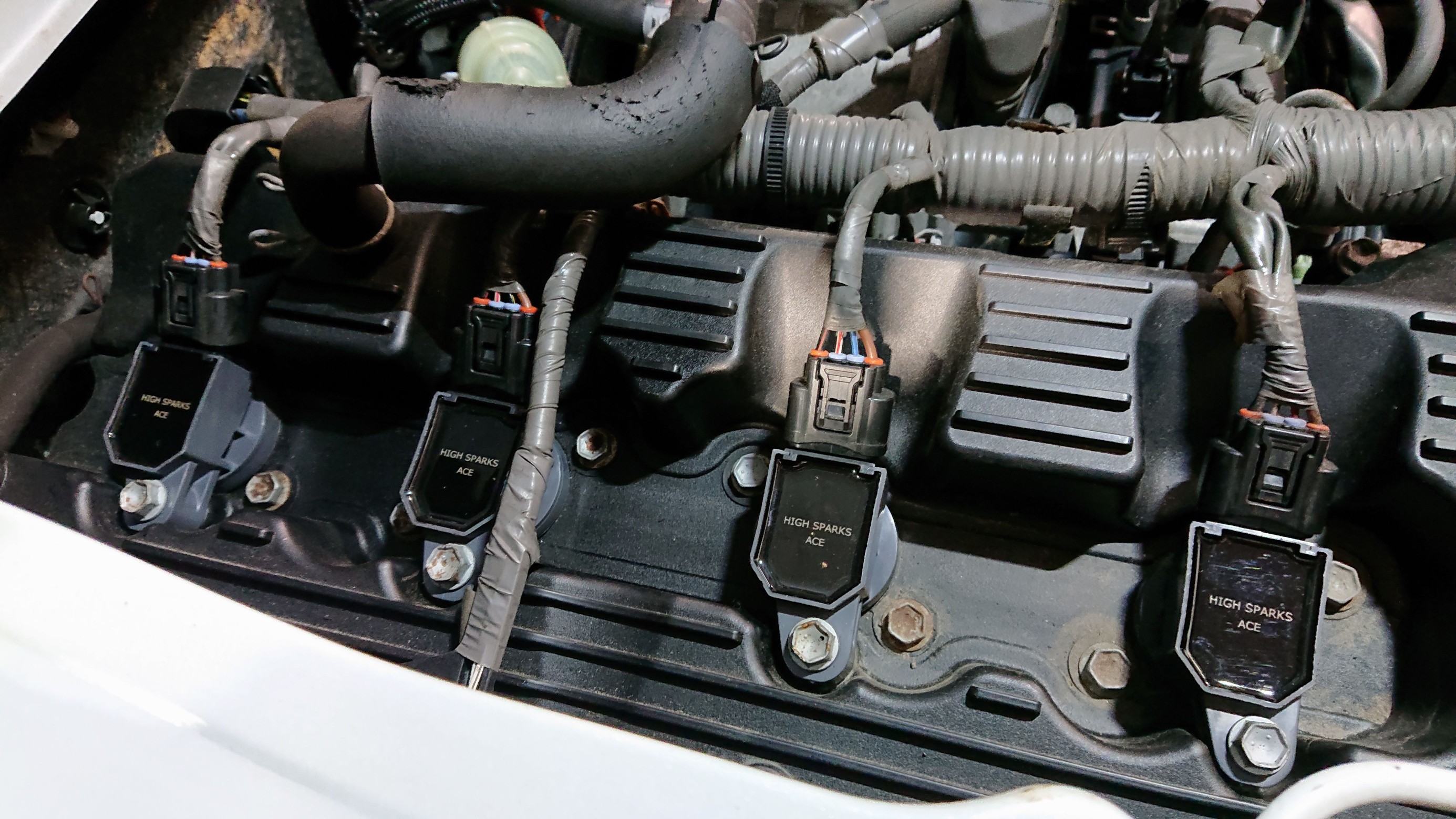 トヨタ ハイエース TRH216K に ハイスパークイグニッションコイル