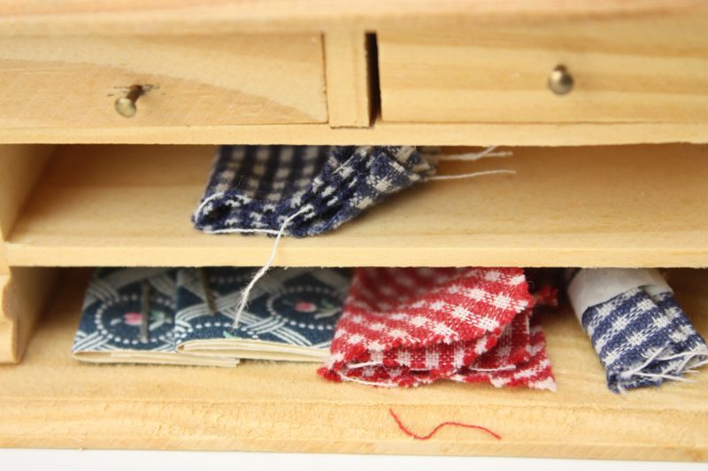 ドールハウス/ミニチュア家具 食器棚 ドールハウスとミニチュア家具