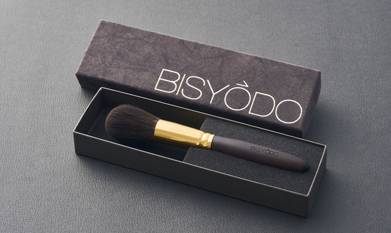 パウダーブラシ 灰リスを贅沢に使用したパウダーブラシ | 化粧筆