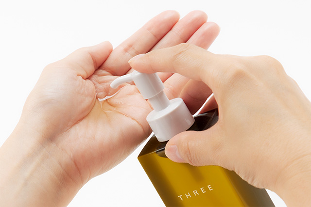 バランシング クレンジング オイル N / THREE(クレンジングオイル