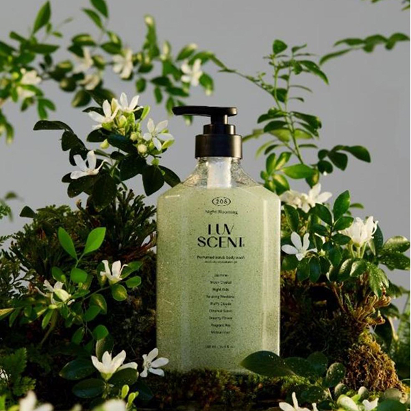 スクラブボディウォッシュ ナイトブルーミングジャスミン / LUV SCENT