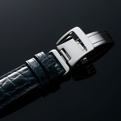 あらゆる高級腕時計との相性も抜群 4mm厚の高級感 と 高い耐久性で