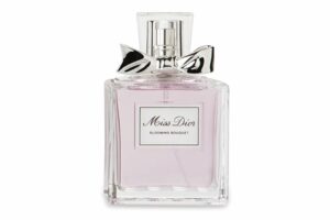 2026年最新】芸能人愛用香水25選！20代〜50代の年代別・性別おすすめ