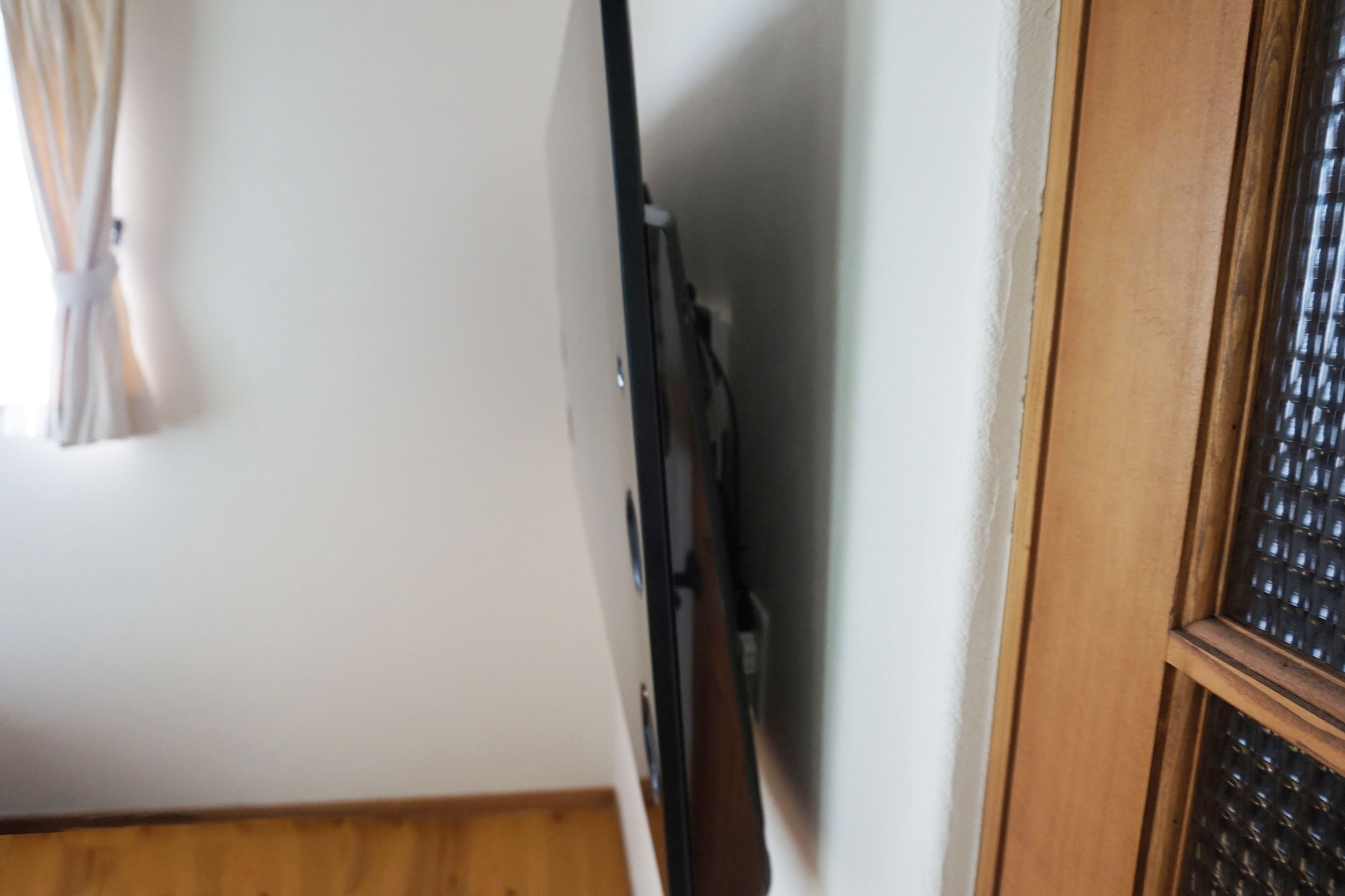 愛知県・尾張旭市でしっくい壁に55インチ・ブラビア「KJ-55X9350D」を