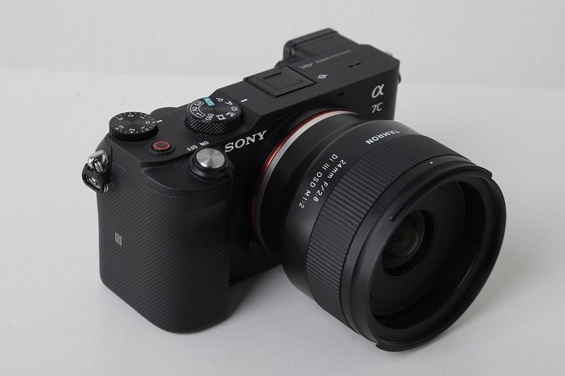 気軽に持ち歩ける広角単焦点】TAMRON 24mm F/2.8 Di III OSD M1:2