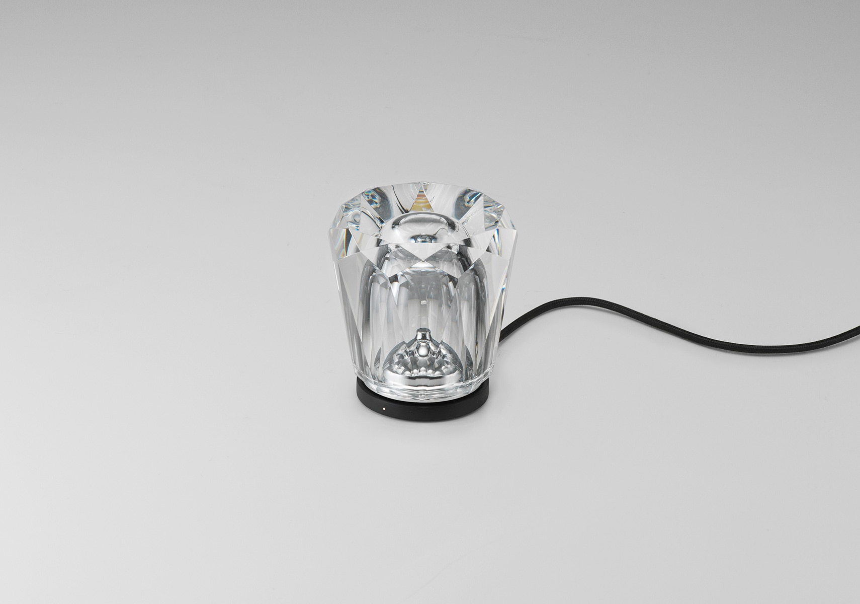 Ambientec - Xtal Acrux クリスタル コードレスランプ | カッシーナ