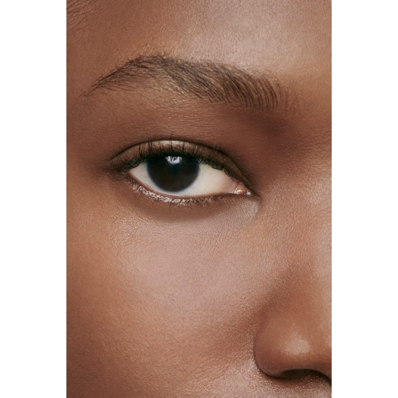 SUBLIMAGE LE CORRECTEUR YEUX Radiance-Generating Concealing Eye