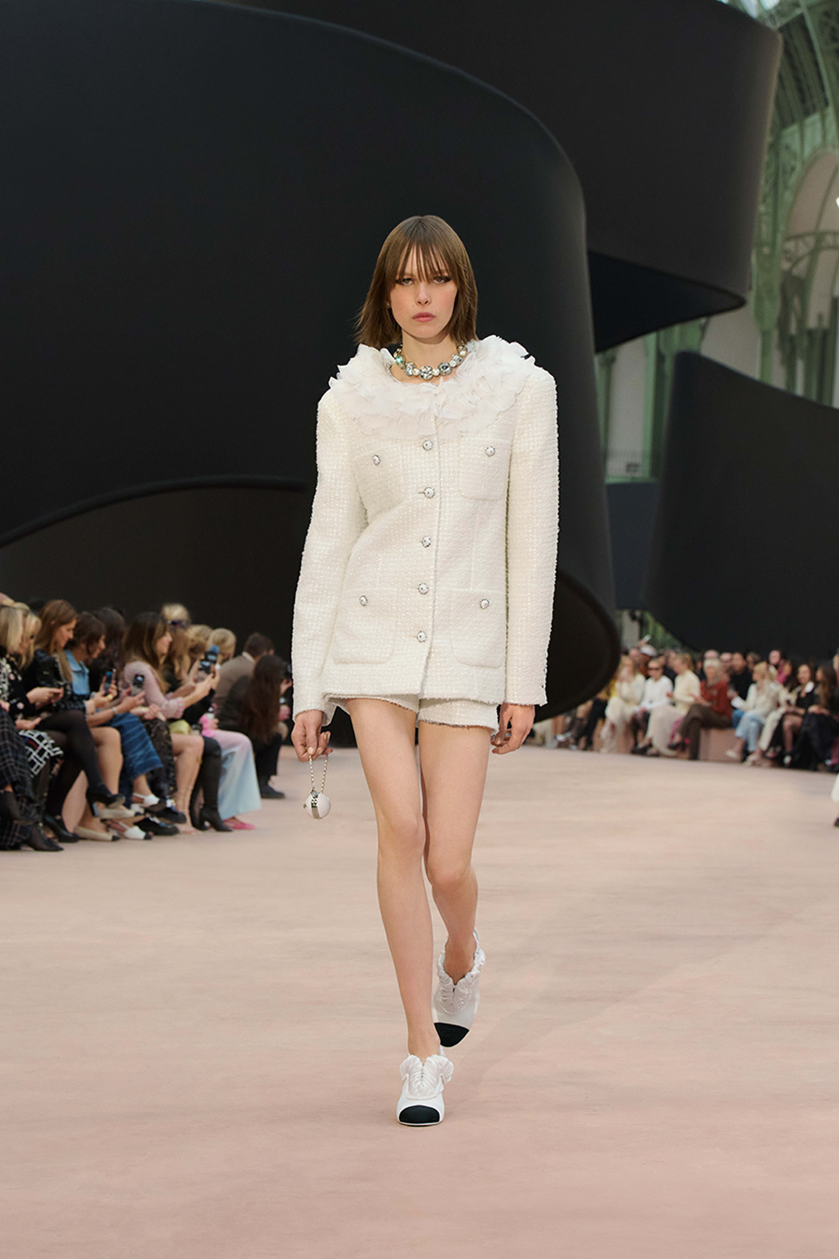 Shorts - Tweed, ecru — Fashion | CHANEL