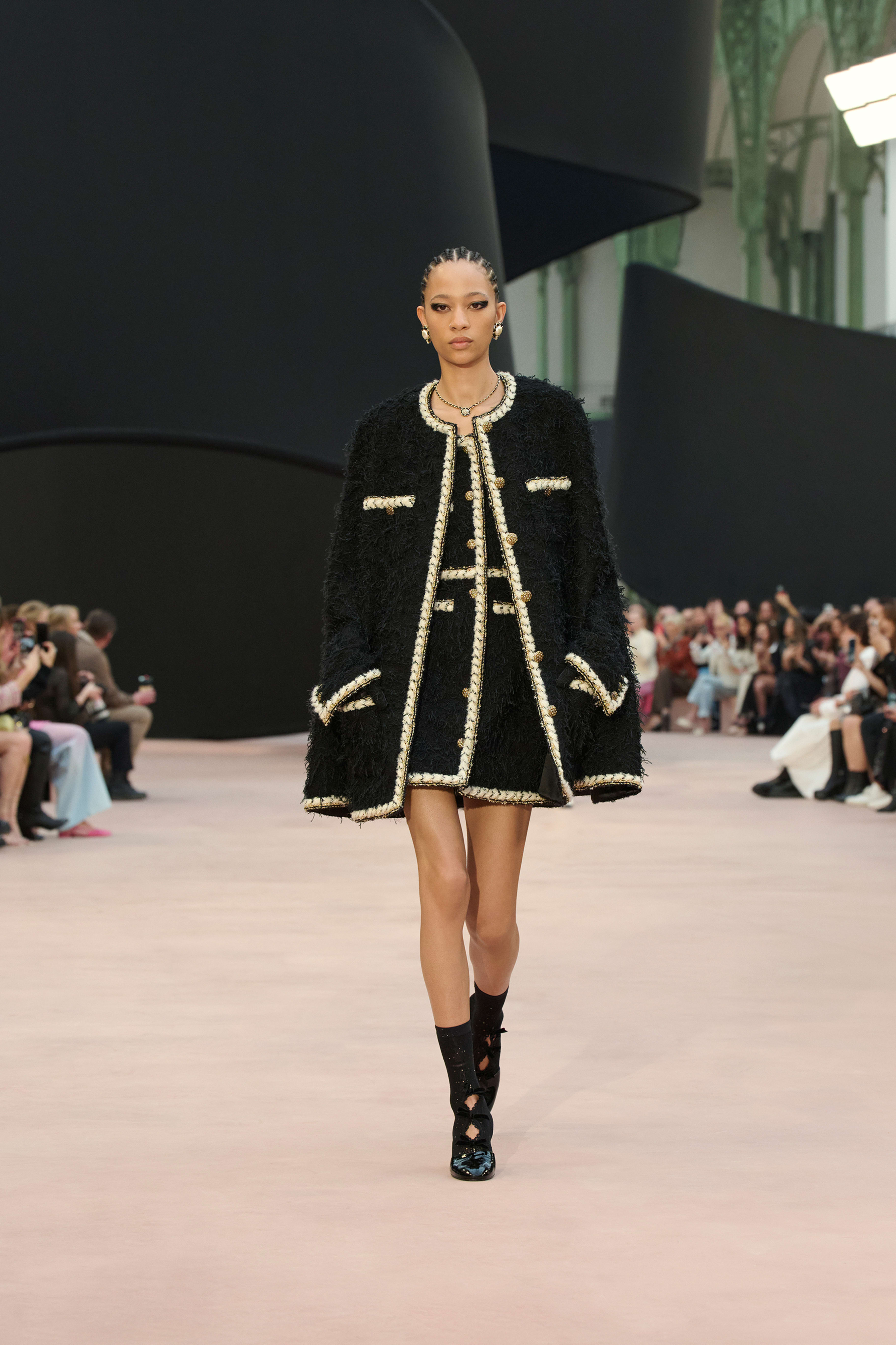 ケープ - ウール ツイード、ブラック & エクリュ — ファッション