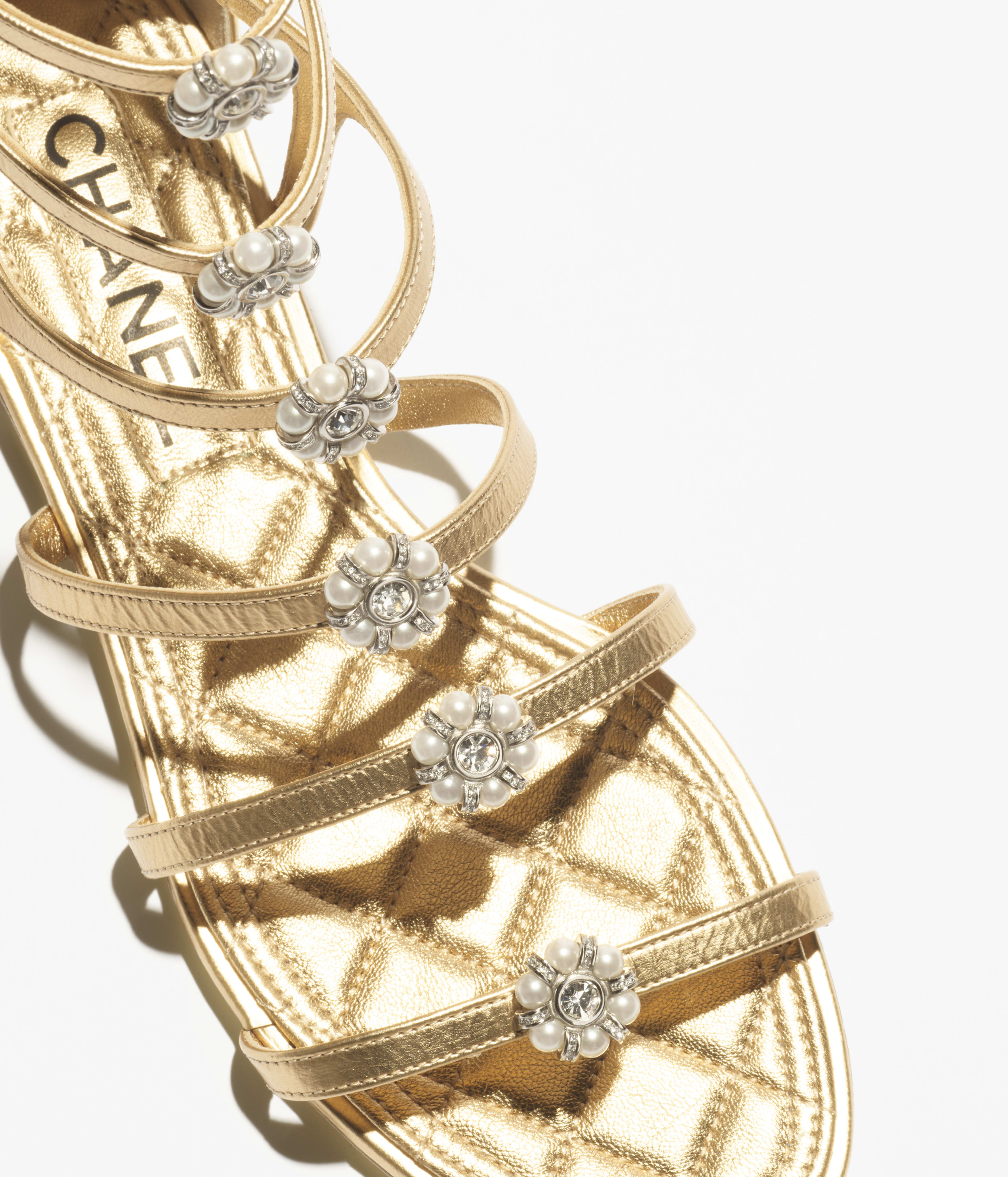 サンダル - ラミネート ラムスキン、ダークゴールド — ファッション