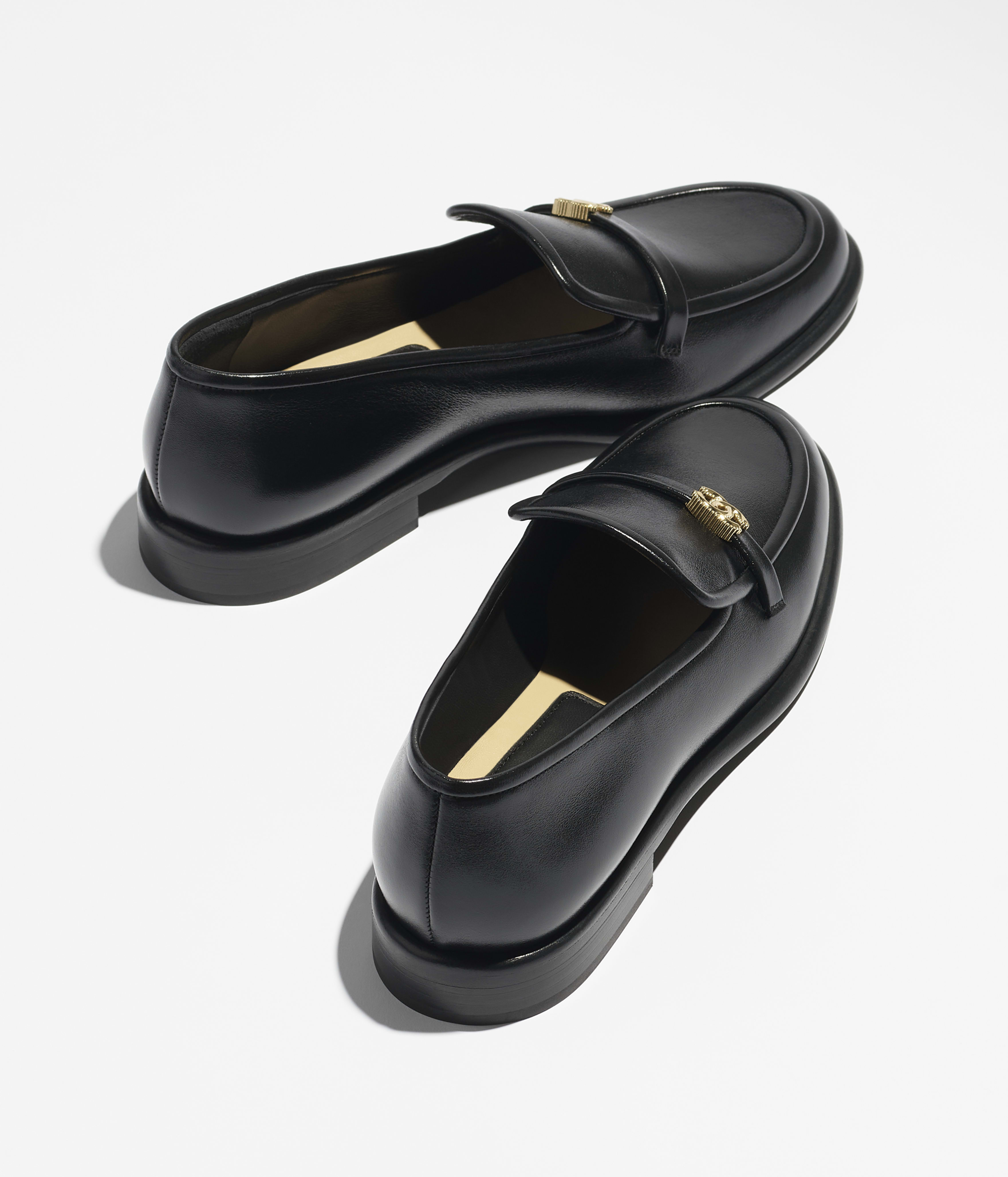 ローファー - シャイニー カーフスキン、ブラック — ファッション