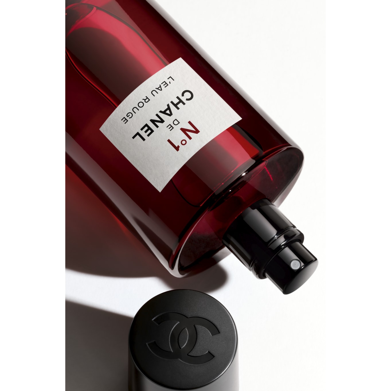 N°1 DE CHANEL L'EAU ROUGE Revitalizing Fragrance Mist | CHANEL