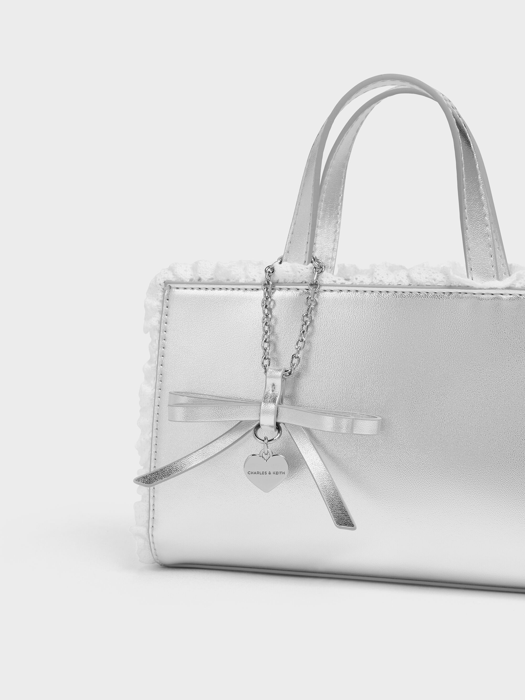 Raina レイナ レーストリム トートバッグ - シルバー | CHARLES