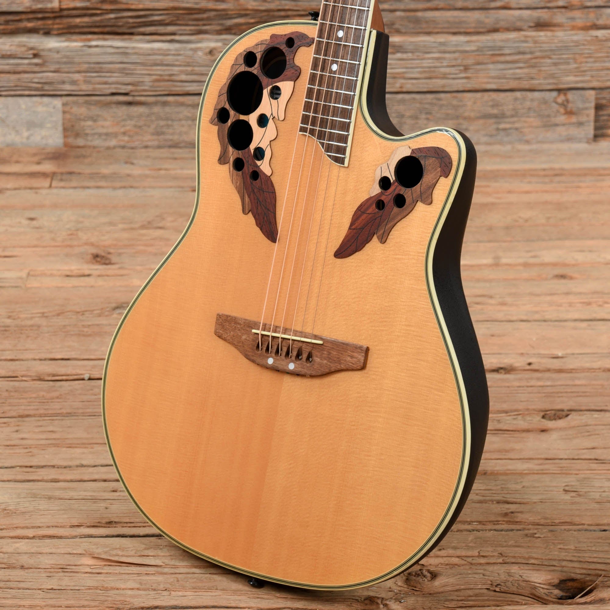 Ovation CS257 Celebrity Deluxe Natural 2000 – Chicago Music Exchange