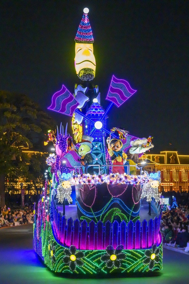 ディズニー】エレクトリカルパレードがクリスマス期間限定のスペシャル