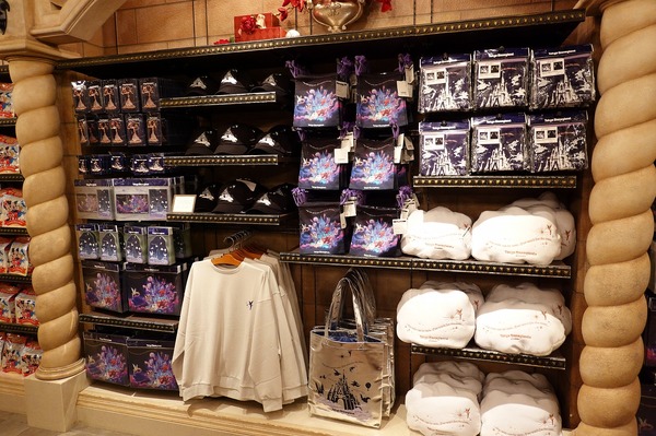 ディズニー】壮大なナイトショー「Reach for the Stars」の新グッズが