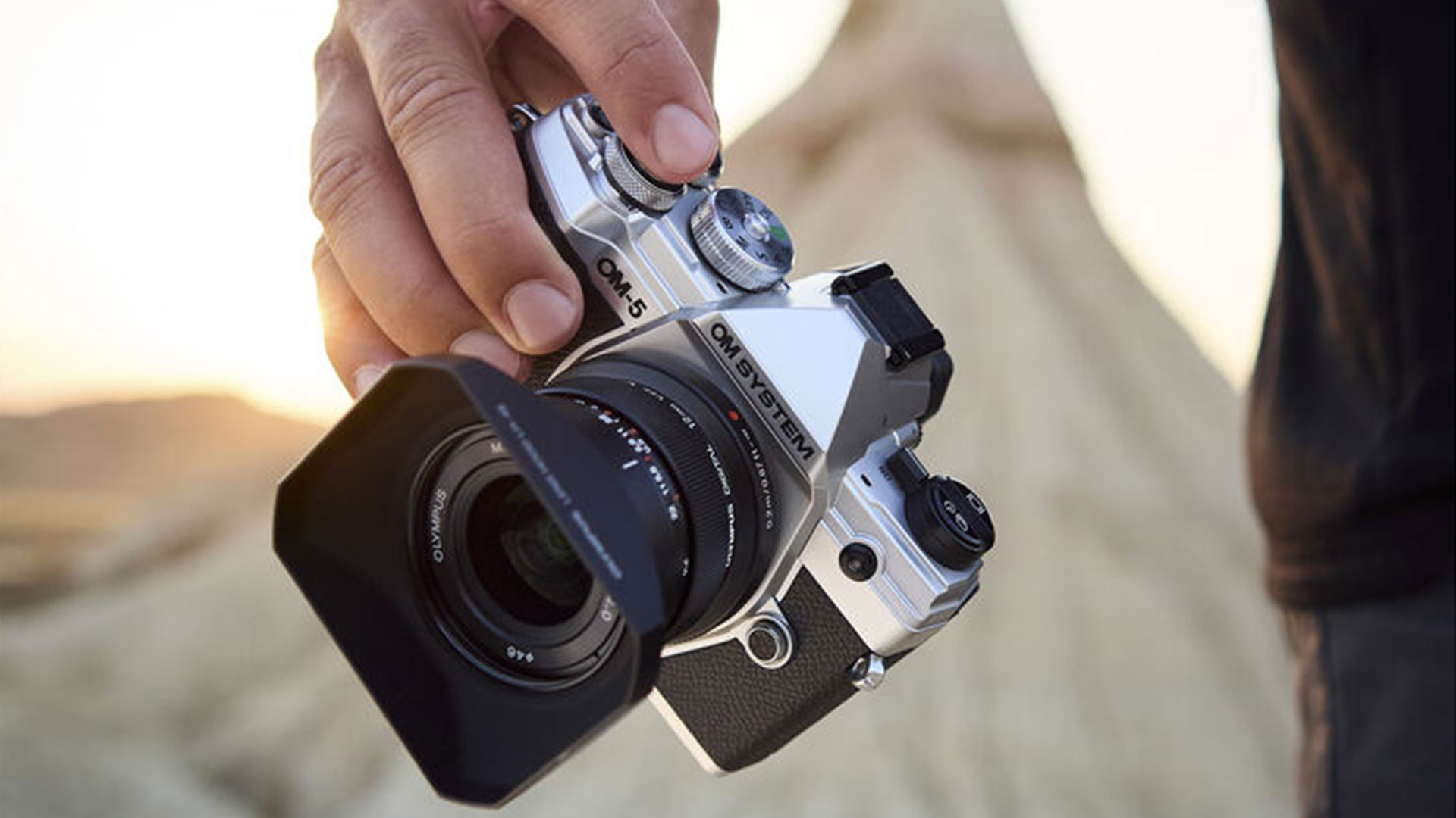 OM SYSTEMがマイクロフォーサーズミラーレスカメラ「 OM-5」を発売 | CineD