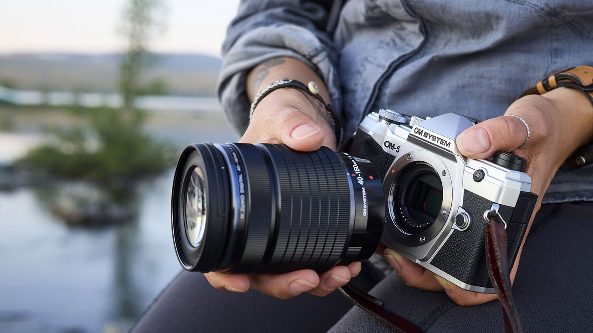 OM SYSTEMがマイクロフォーサーズミラーレスカメラ「 OM-5」を発売 | CineD