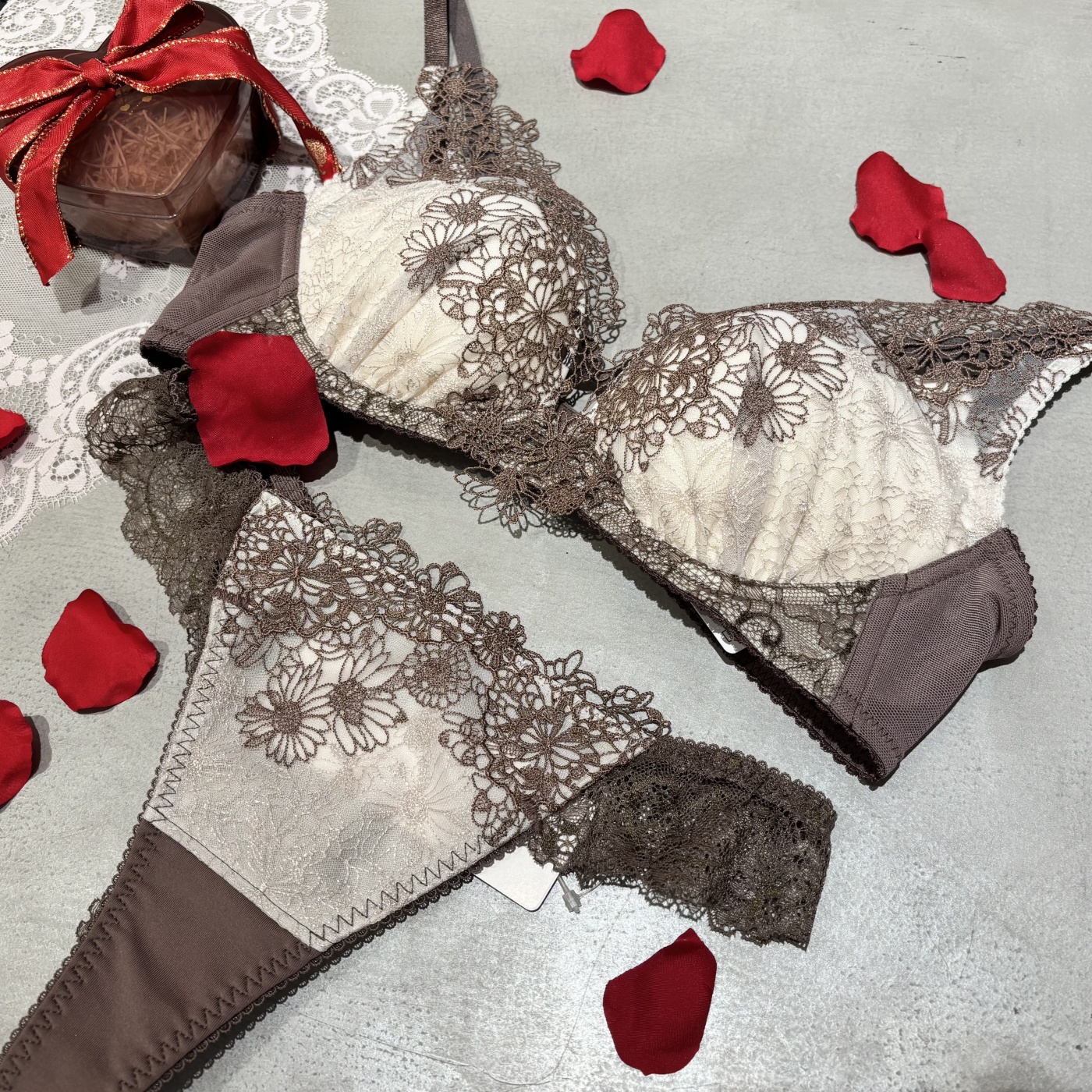 王の風格漂うゴージャス感♪店舗限定Salute79グループ | サルート by