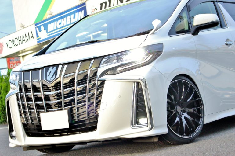 30アルファード後期 地上高ギリギリのローダウンスタイル | 厚木店