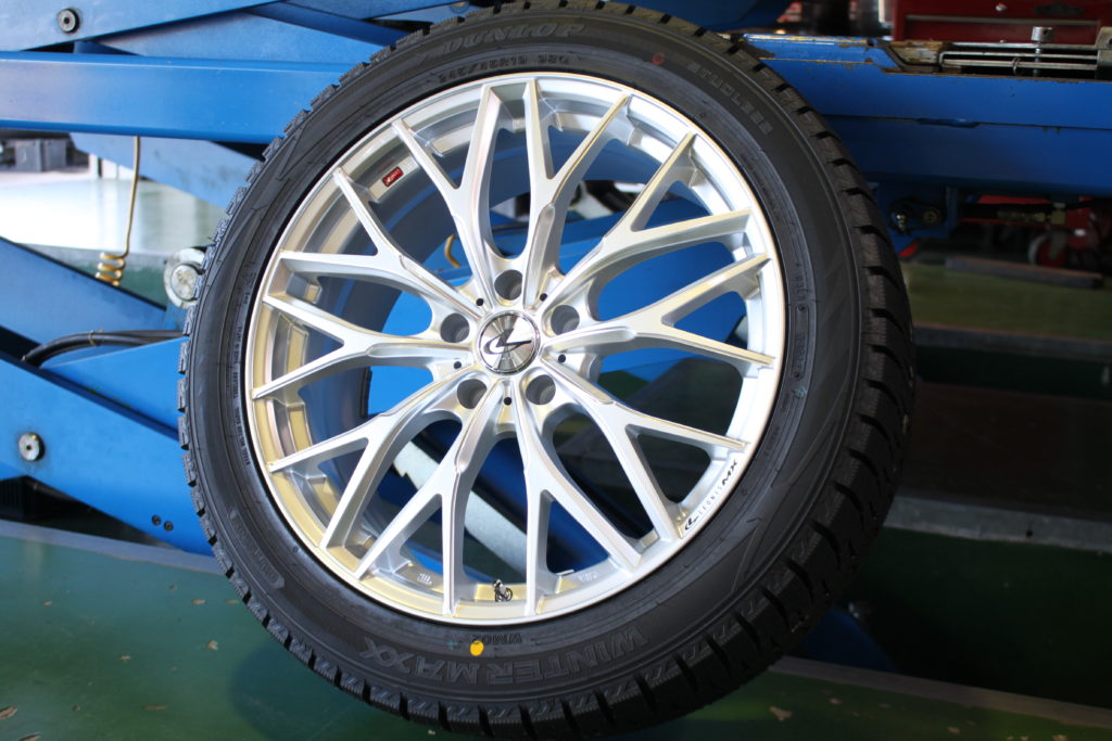 21インチ の 30アルファード後期 は スタッドレスも大きめ 19インチ で